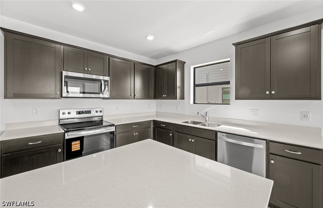 4 Bed SingleFamilyResidence for Sale in Whispering Lakes, photo 17