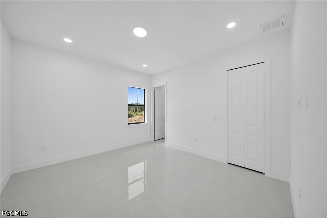 3 Bed SingleFamilyResidence for Sale in Lehigh Acres, photo 17