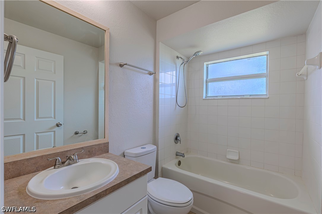 3 Bed SingleFamilyResidence for Sale in Cape Coral, photo 17