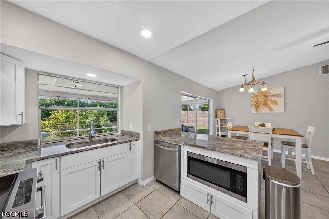 3 Bed SingleFamilyResidence for Sale in Cape Coral, photo 17