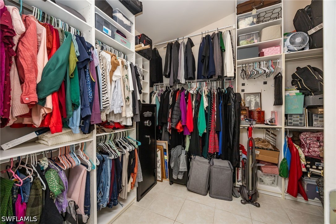 4 Bed SingleFamilyResidence for Sale in Naples, photo 17