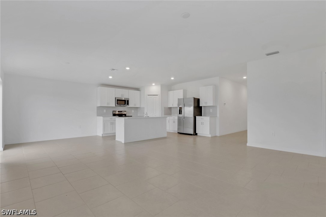 4 Bed SingleFamilyResidence for Sale in Savanna Lakes, photo 17