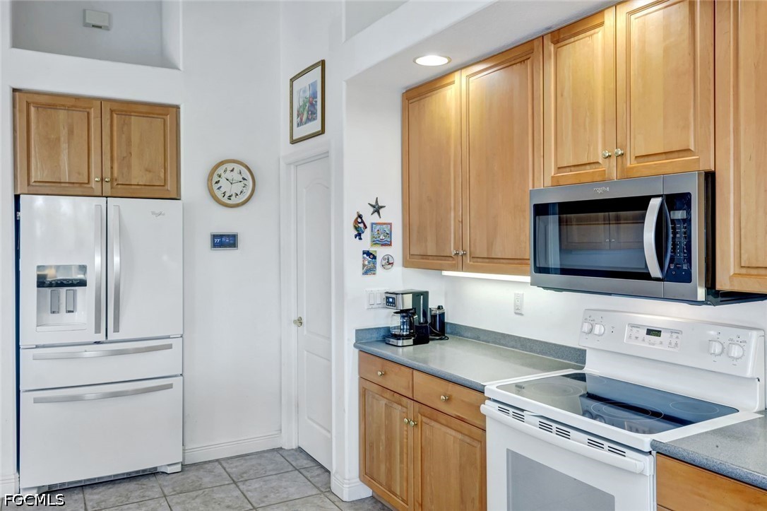 3 Bed Pool Home for Sale in Cape Coral, photo 17