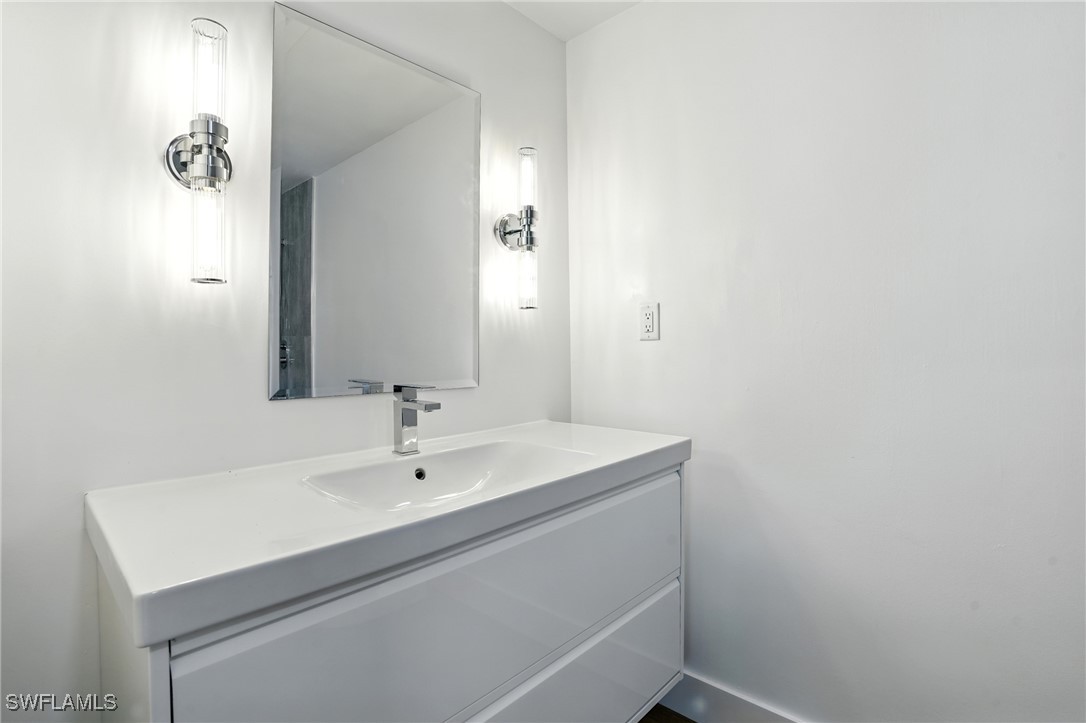 2 Bed SingleFamilyResidence for Sale in Bonita Beach, photo 18