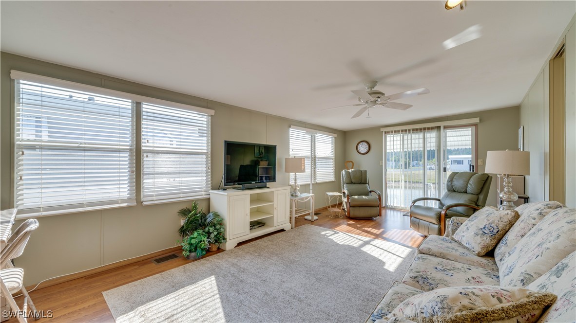 1 Bed Waterfront Home for Sale in North Fort Myers, photo 18