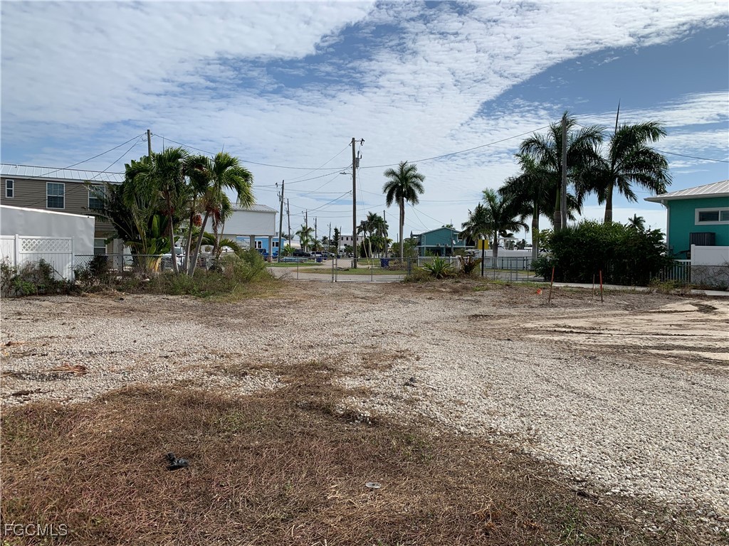 Waterfront Home for Sale in Trailerhaven, photo 18