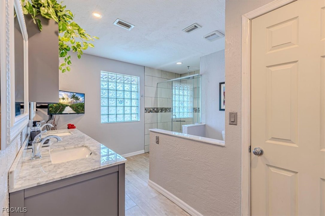 3 Bed Pool Home for Sale in Cape Coral, photo 18