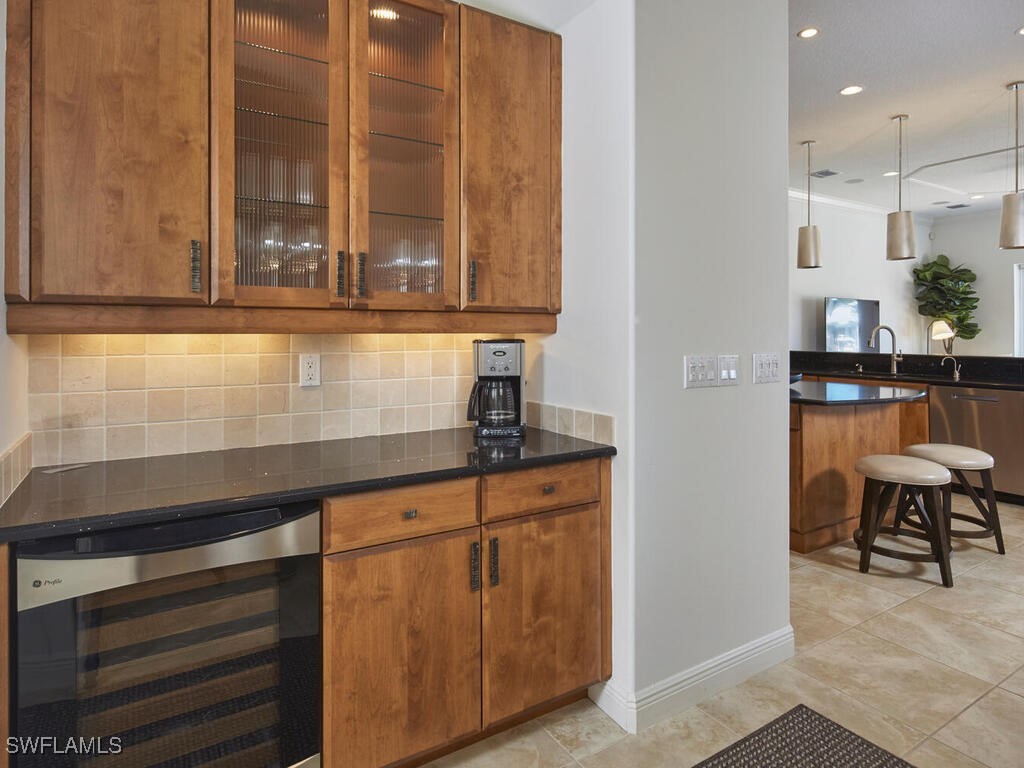 6 Bed Pool Home for Sale in Park Shore, photo 18