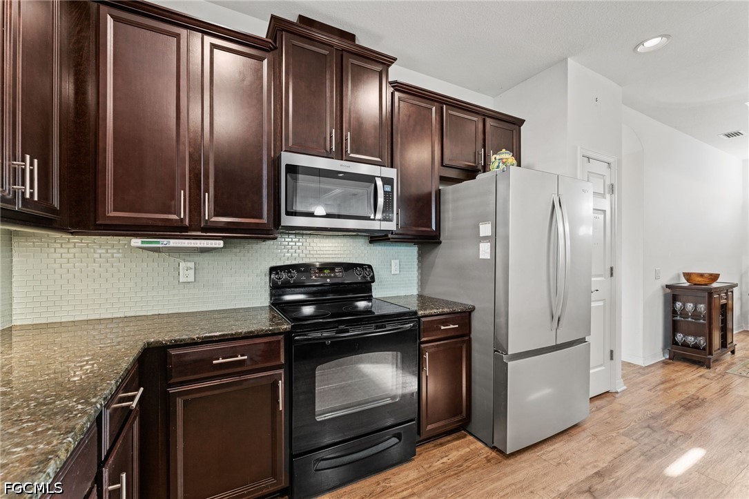 2 Bed Waterfront Home for Sale in Sandoval, photo 18
