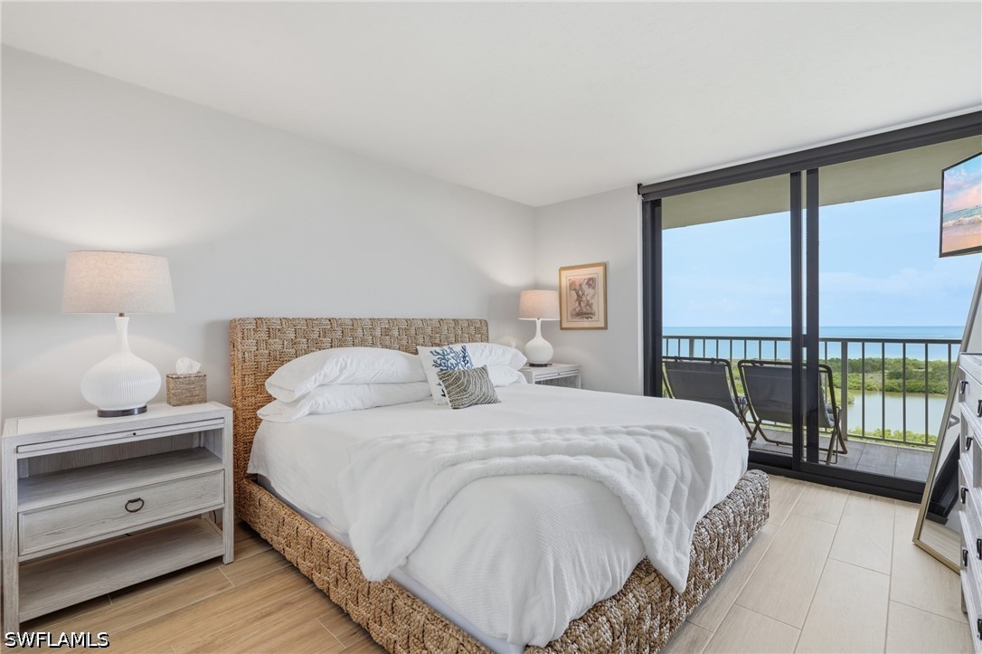 2 Bed Waterfront Home for Sale in Marco Island, photo 18