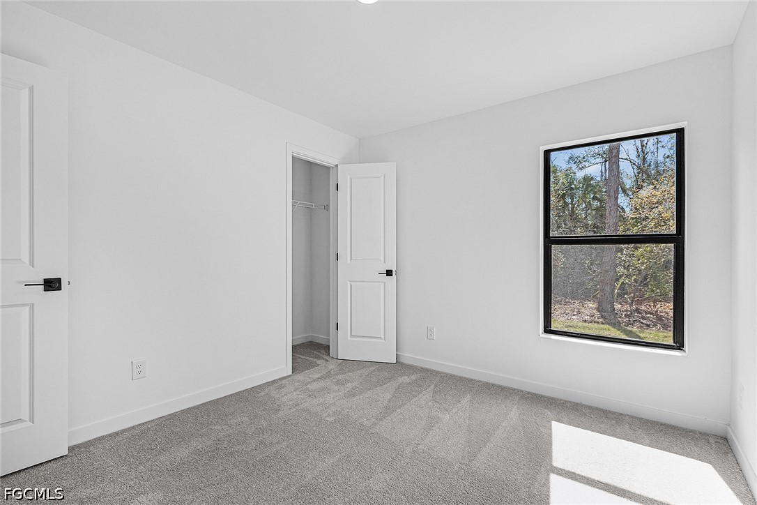 4 Bed SingleFamilyResidence for Sale in Mirror Lakes, photo 18