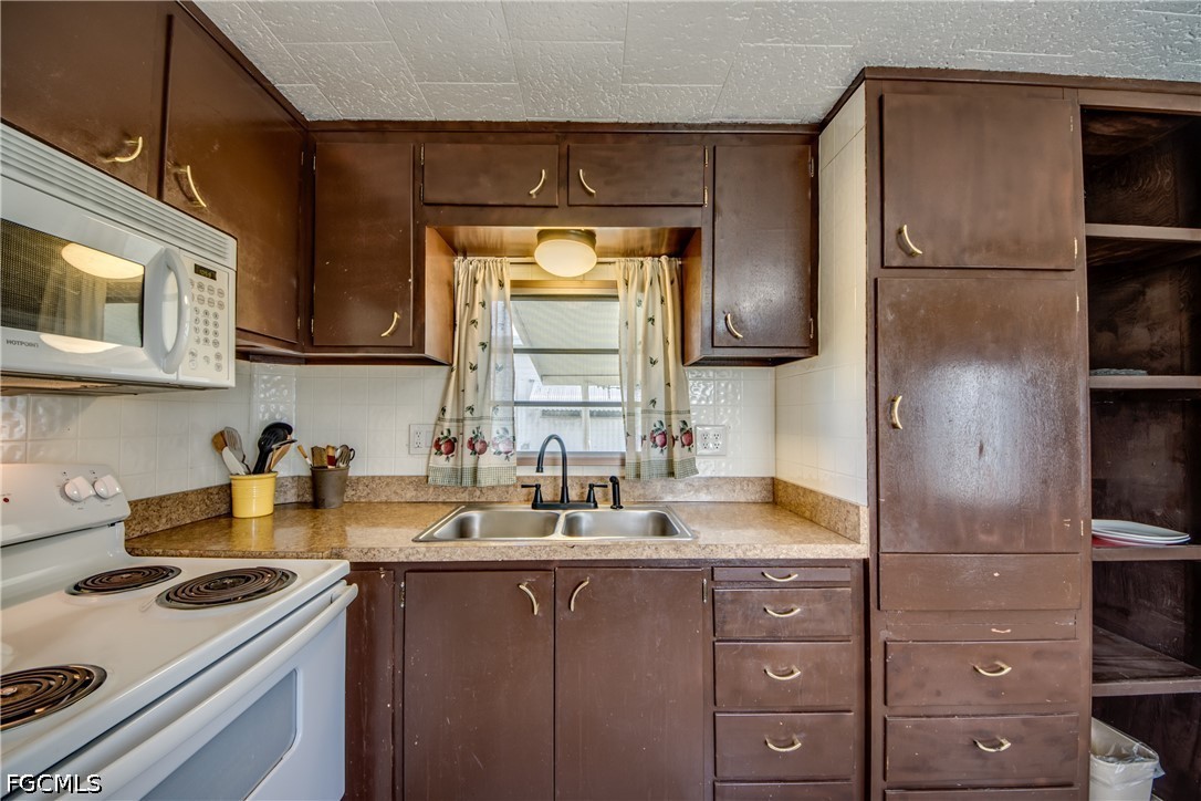 1 Bed ManufacturedHome for Sale in Mobile Manor, photo 18