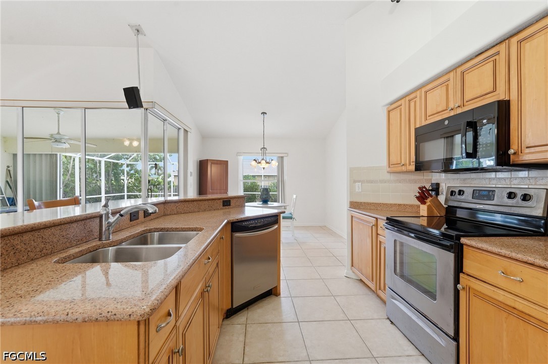 3 Bed Pool Home for Sale in Cape Coral, photo 18