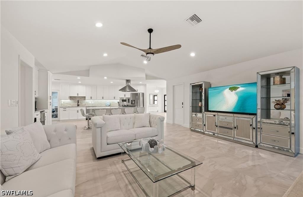 3 Bed Pool Home for Sale in Kings Lake, photo 18