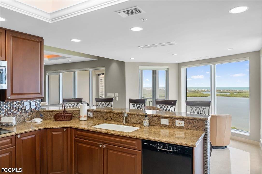 3 Bed Pool Home for Sale in Estancia, photo 18