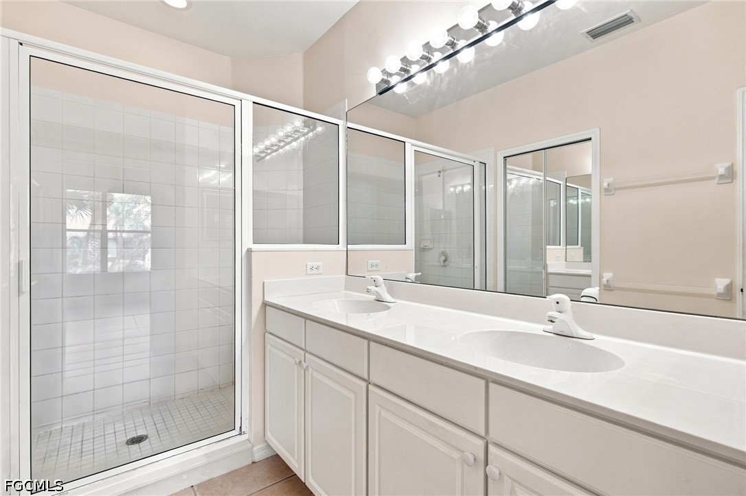 2 Bed Waterfront Home for Sale in Fort Myers, photo 18