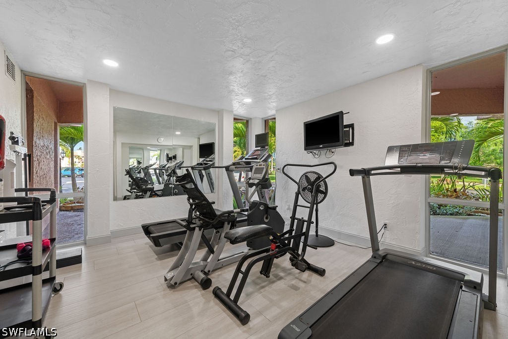 1 Bed Condominium for Sale in Naples, photo 18