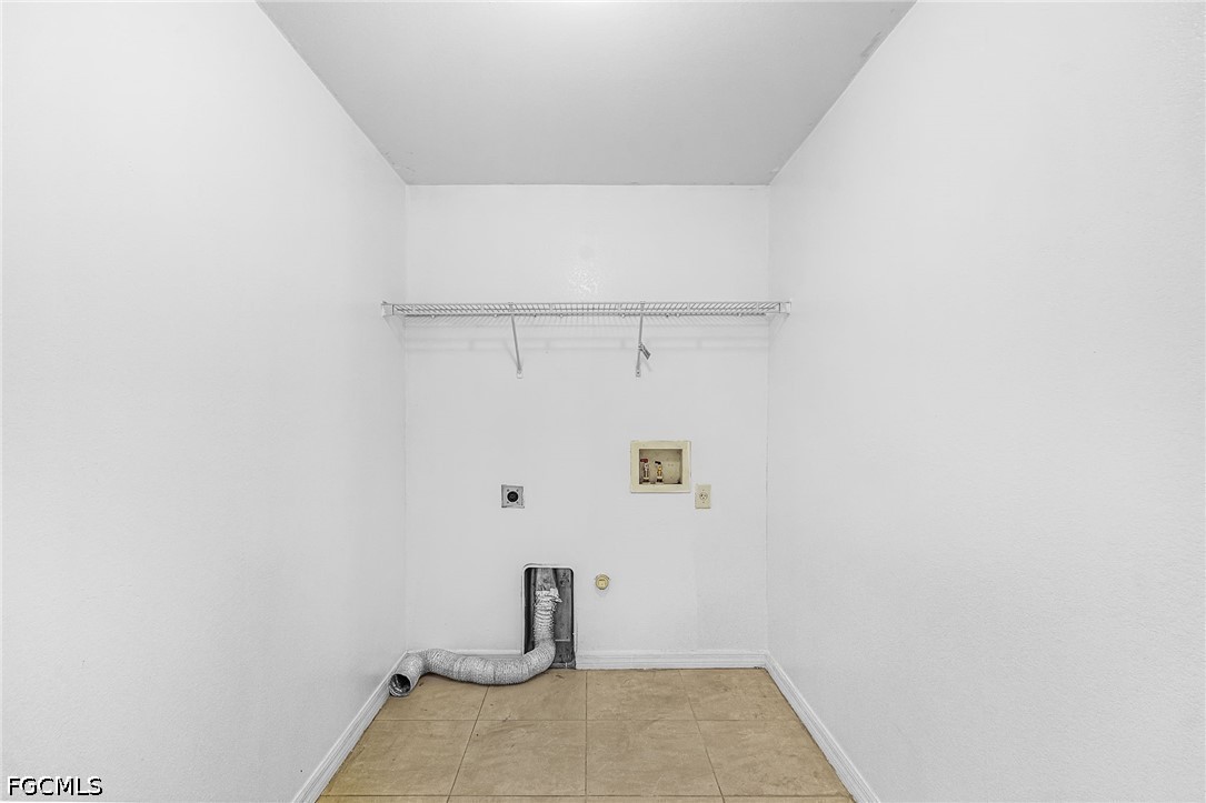 4 Bed SingleFamilyResidence for Sale in Cape Coral, photo 18