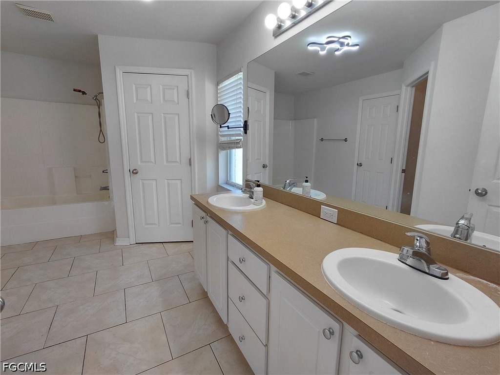 3 Bed Pool Home for Sale in Cape Coral, photo 18