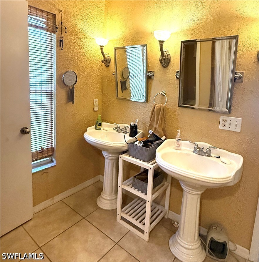 3 Bed Pool Home for Sale in Golden Gate Estates, photo 18
