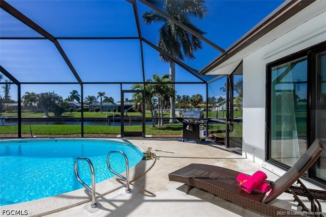 2 Bed Pool Home for Sale in Cape Coral, photo 18
