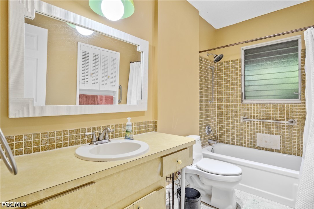 2 Bed SingleFamilyResidence for Sale in Cape Coral, photo 18