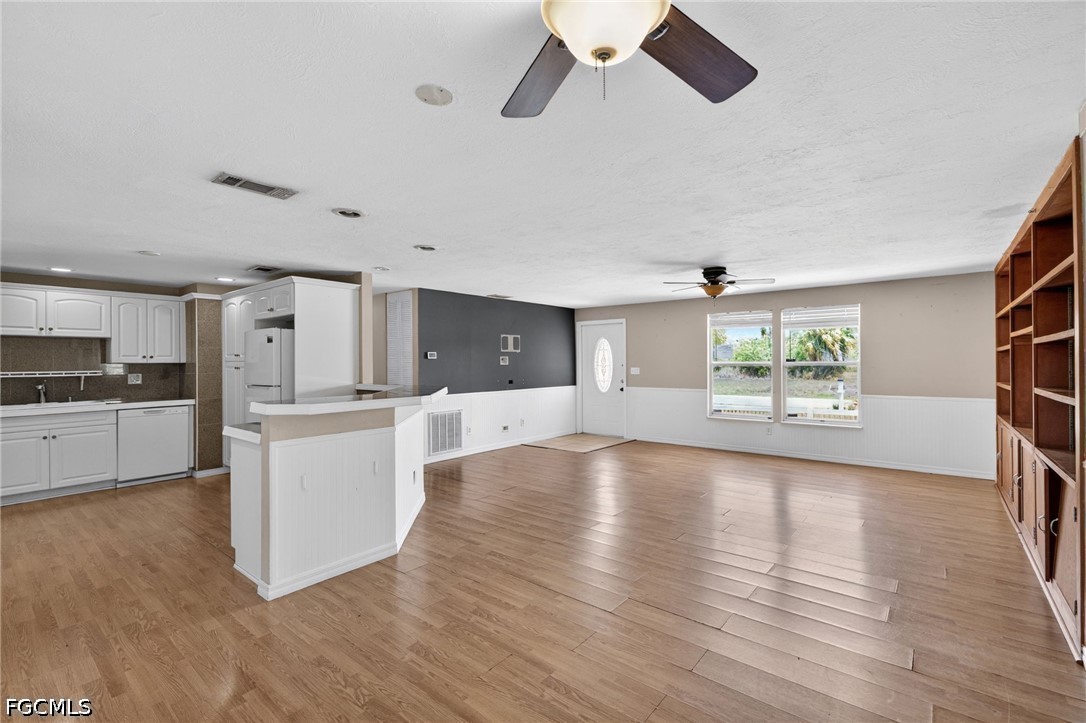 3 Bed SingleFamilyResidence for Sale in Cape Coral, photo 18
