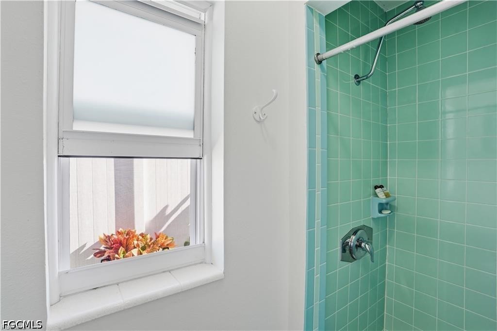 2 Bed Waterfront Home for Sale in Matlacha, photo 18