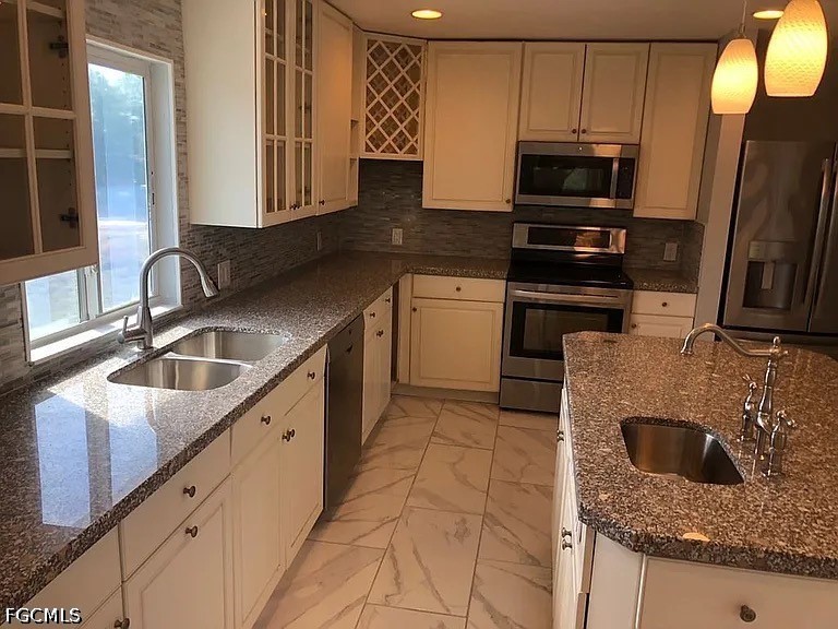 4 Bed SingleFamilyResidence for Sale in Harbor Heights, photo 18
