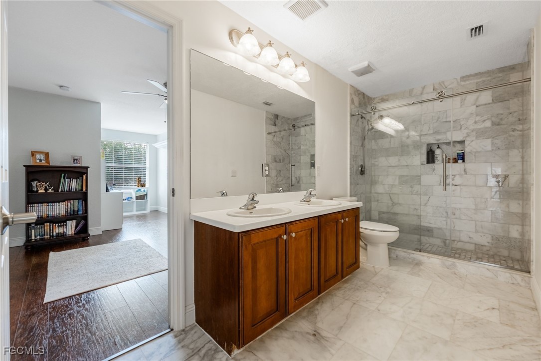 6 Bed Pool Home for Sale in Stoneybrook, photo 19