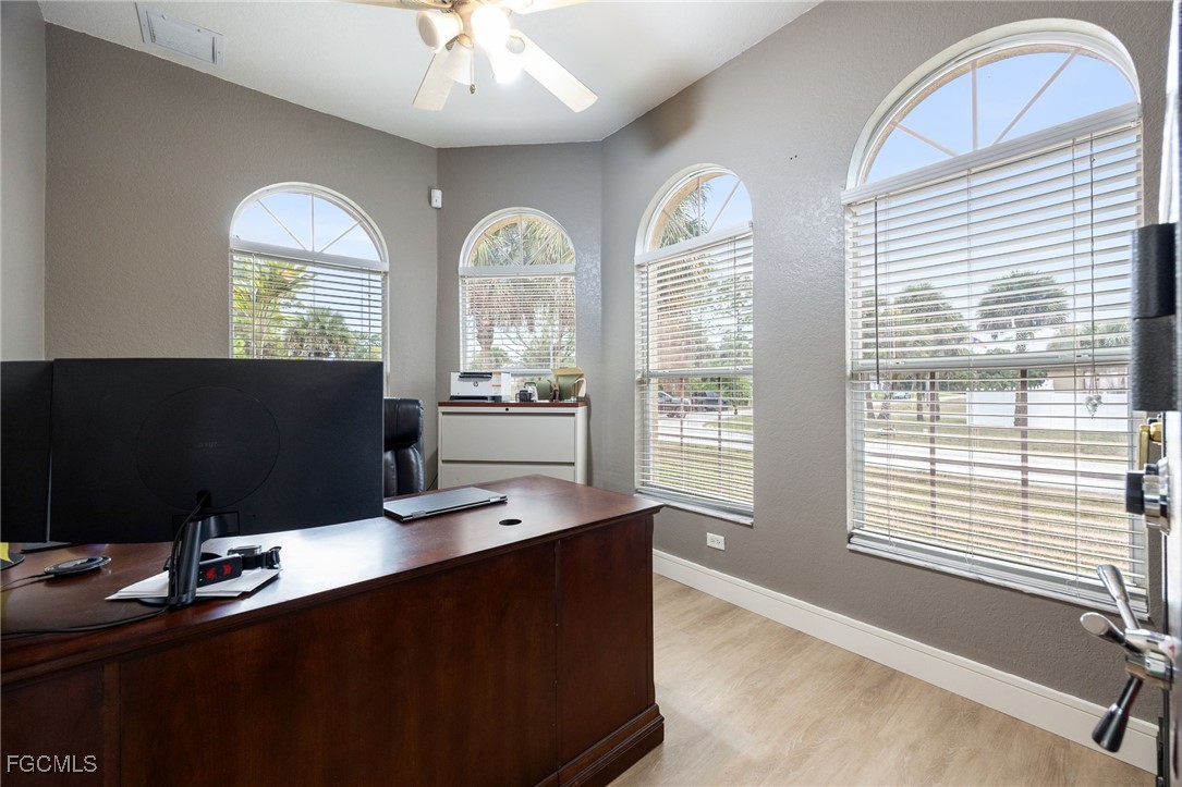 4 Bed SingleFamilyResidence for Sale in Lehigh Acres, photo 19