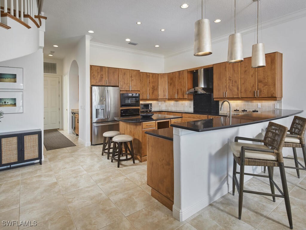 6 Bed Pool Home for Sale in Park Shore, photo 19