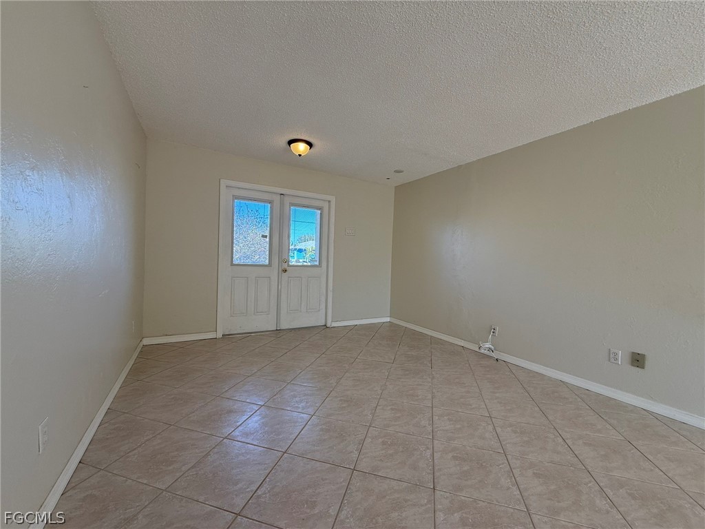 3 Bed SingleFamilyResidence for Sale in Cape Coral, photo 19