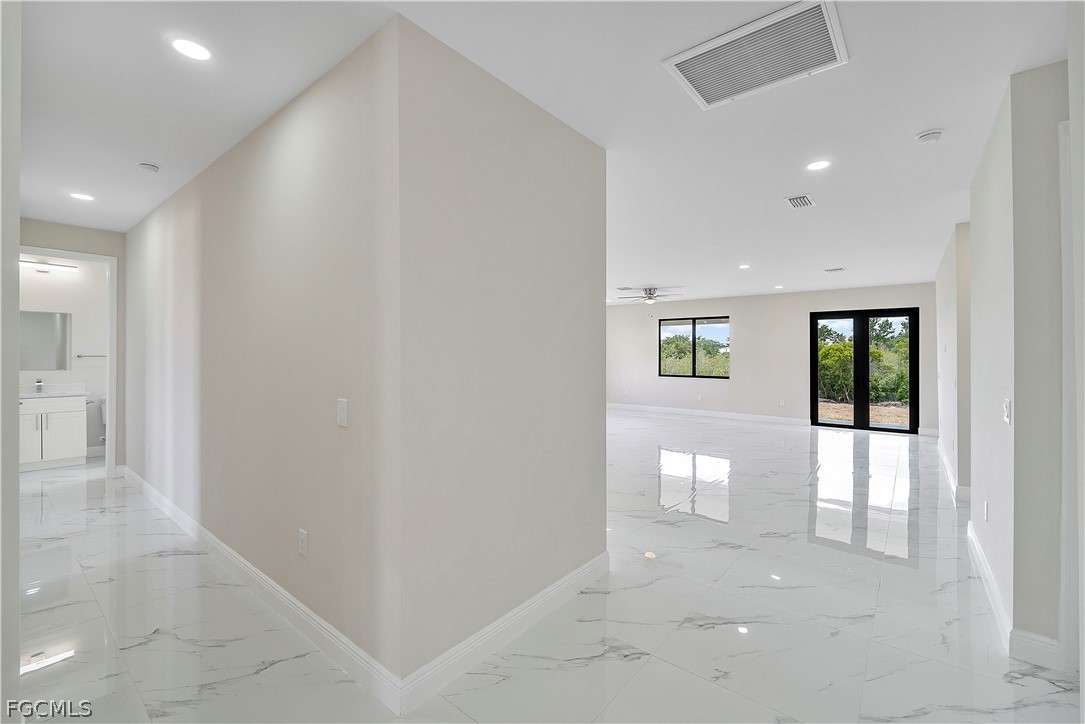 4 Bed SingleFamilyResidence for Sale in Lehigh Acres, photo 19