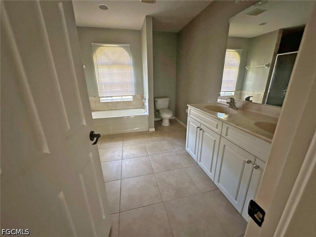 3 Bed SingleFamilyResidence for Sale in Cape Coral, photo 19
