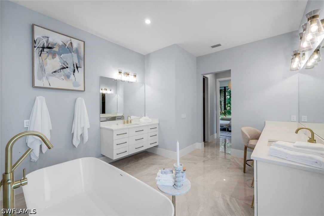 4 Bed SingleFamilyResidence for Sale in Naples, photo 19