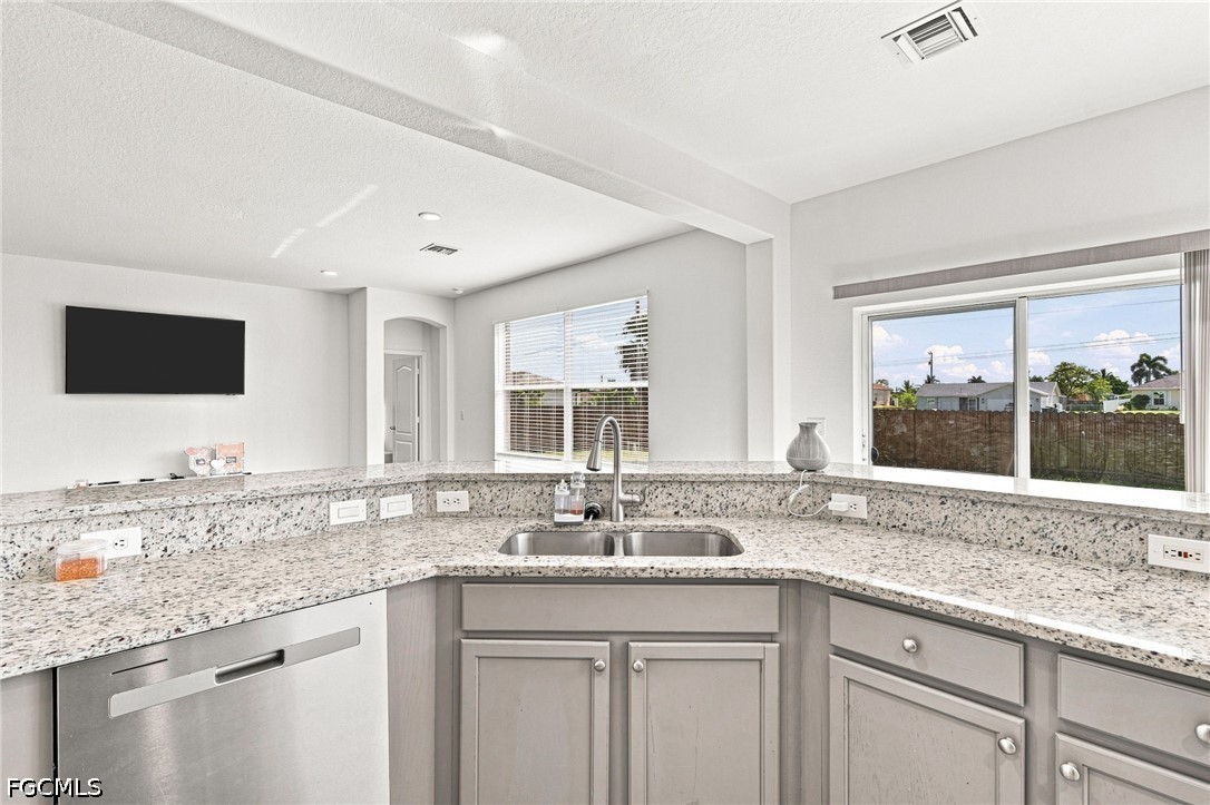 3 Bed SingleFamilyResidence for Sale in Cape Coral, photo 19