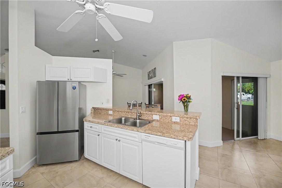 3 Bed SingleFamilyResidence for Sale in Cape Coral, photo 19