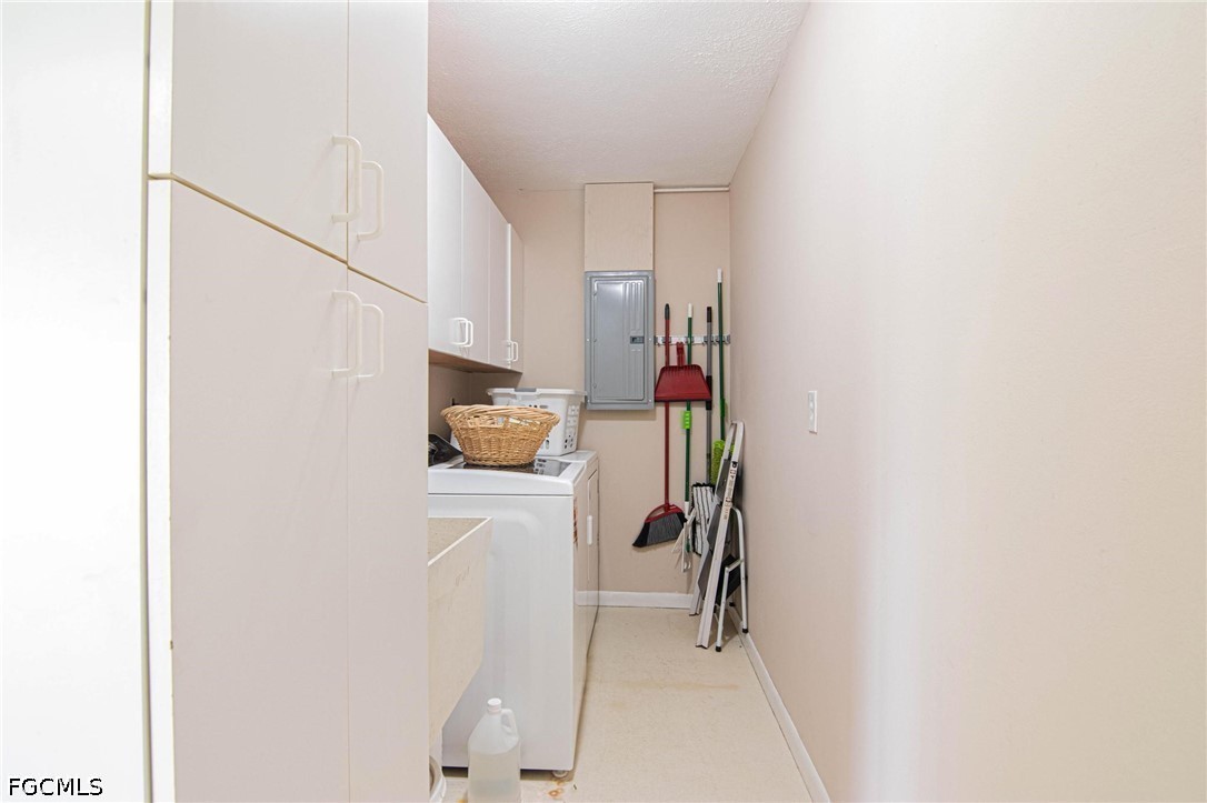 3 Bed SingleFamilyResidence for Sale in Cape Coral, photo 19