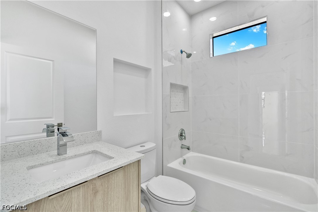 4 Bed SingleFamilyResidence for Sale in Lehigh Acres, photo 19