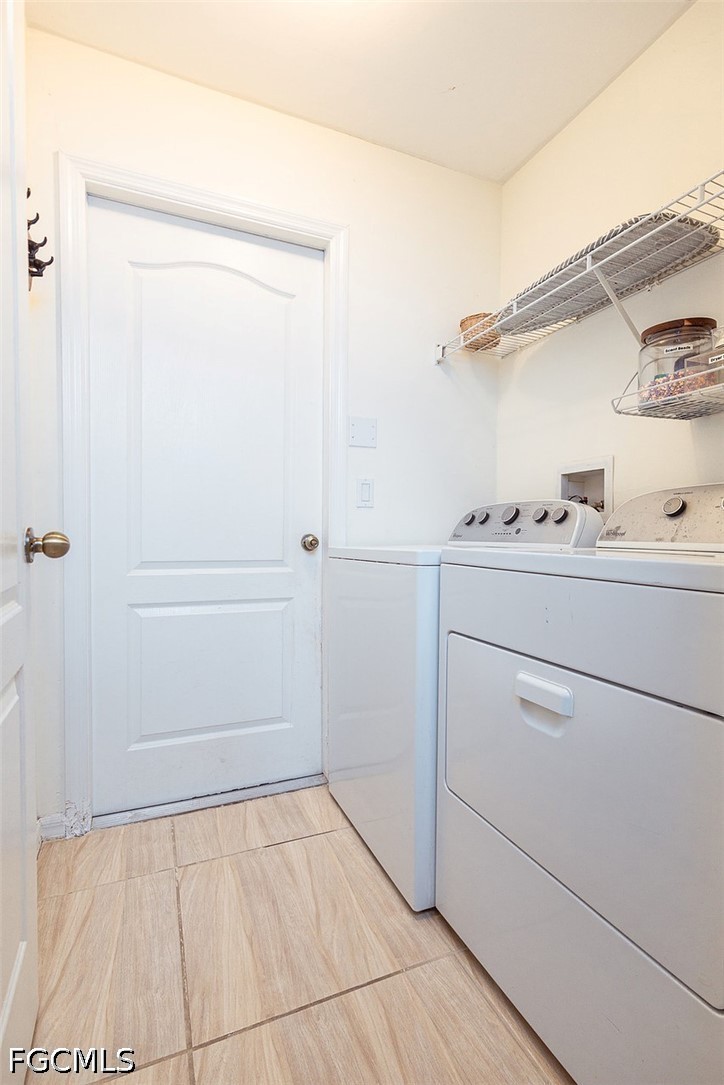 3 Bed SingleFamilyResidence for Sale in Mirror Lakes, photo 19