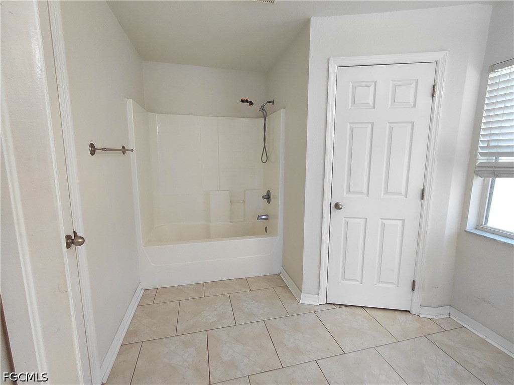 3 Bed Pool Home for Sale in Cape Coral, photo 19