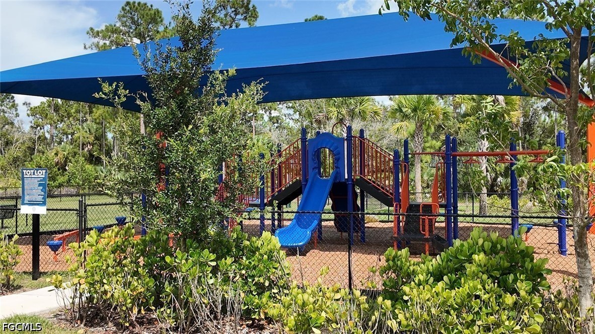 4 Bed SingleFamilyResidence for Sale in North Fort Myers, photo 19