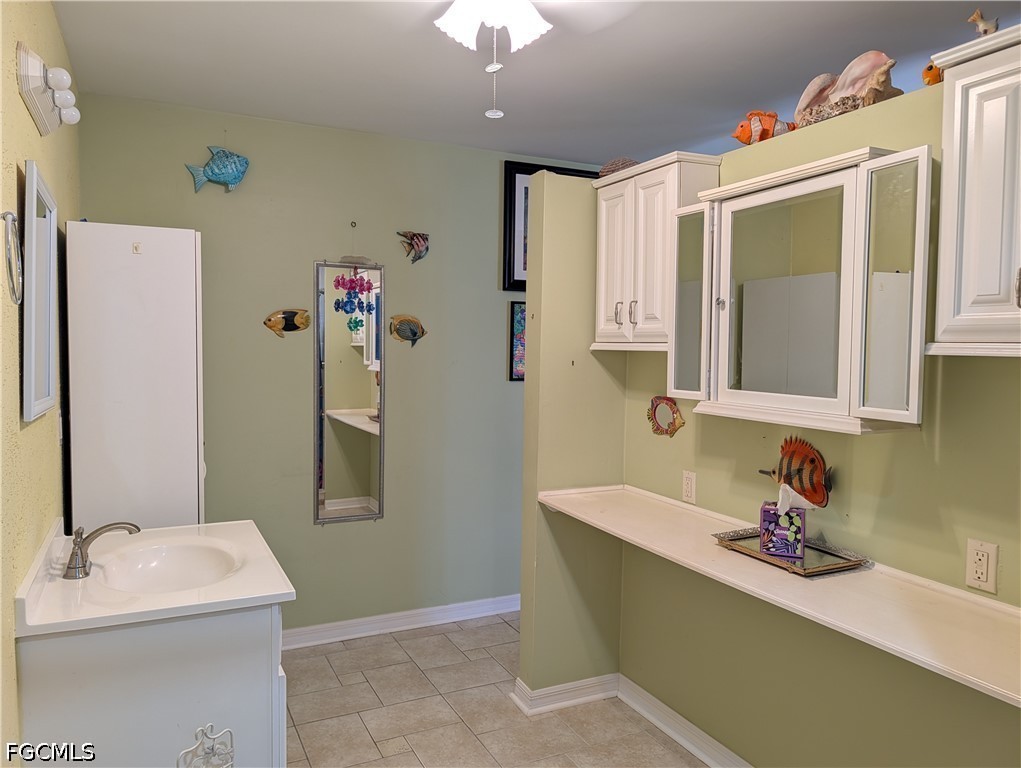 2 Bed SingleFamilyResidence for Sale in Cape Coral, photo 19