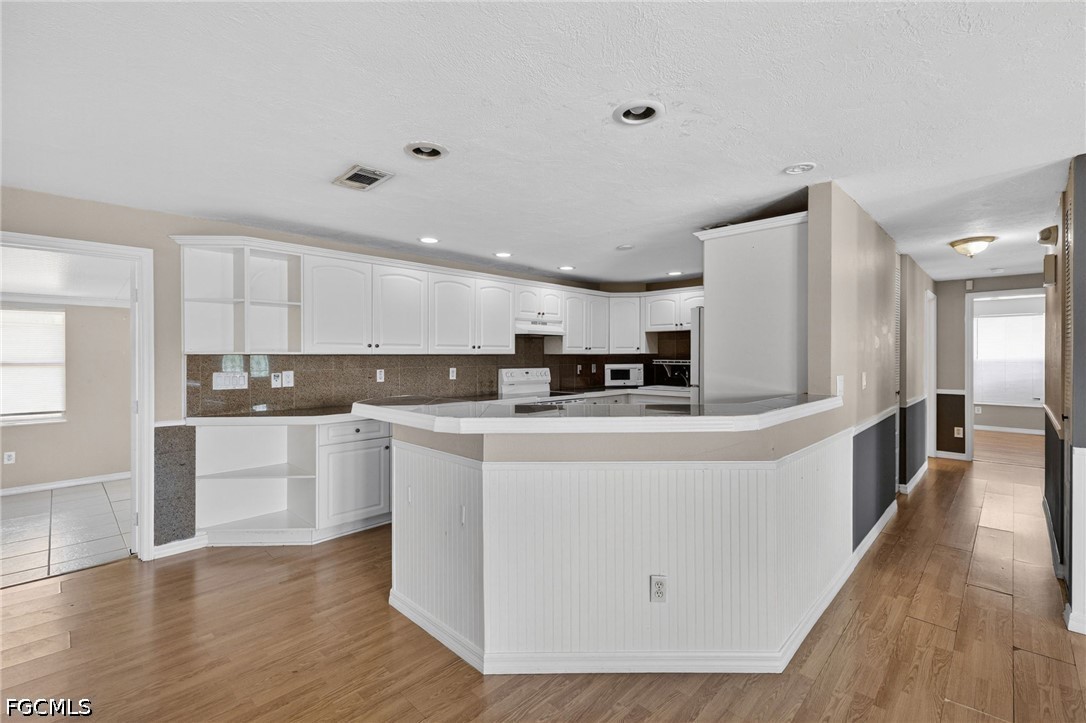 3 Bed SingleFamilyResidence for Sale in Cape Coral, photo 19