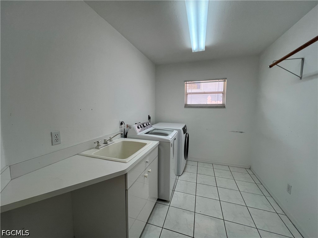 3 Bed Pool Home for Sale in Cape Coral, photo 19