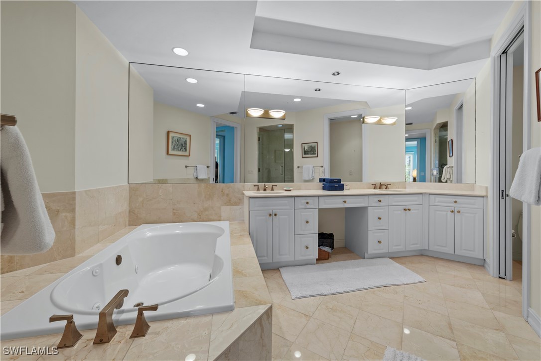 3 Bed Condominium for Sale in Sanibel, photo 20