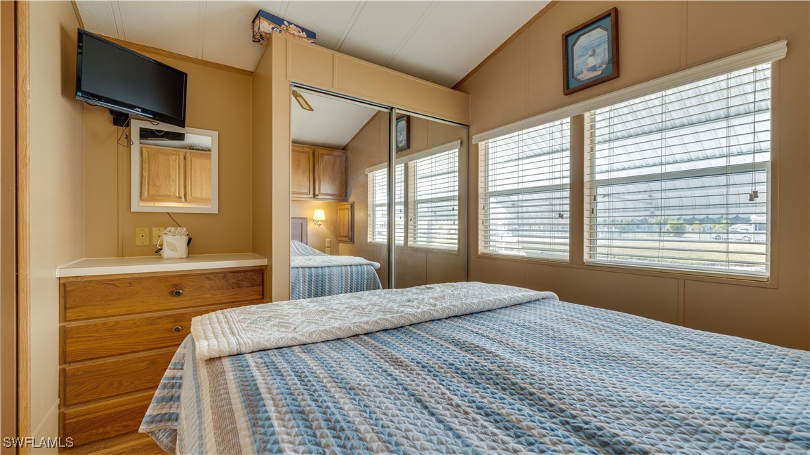 1 Bed Waterfront Home for Sale in North Fort Myers, photo 20