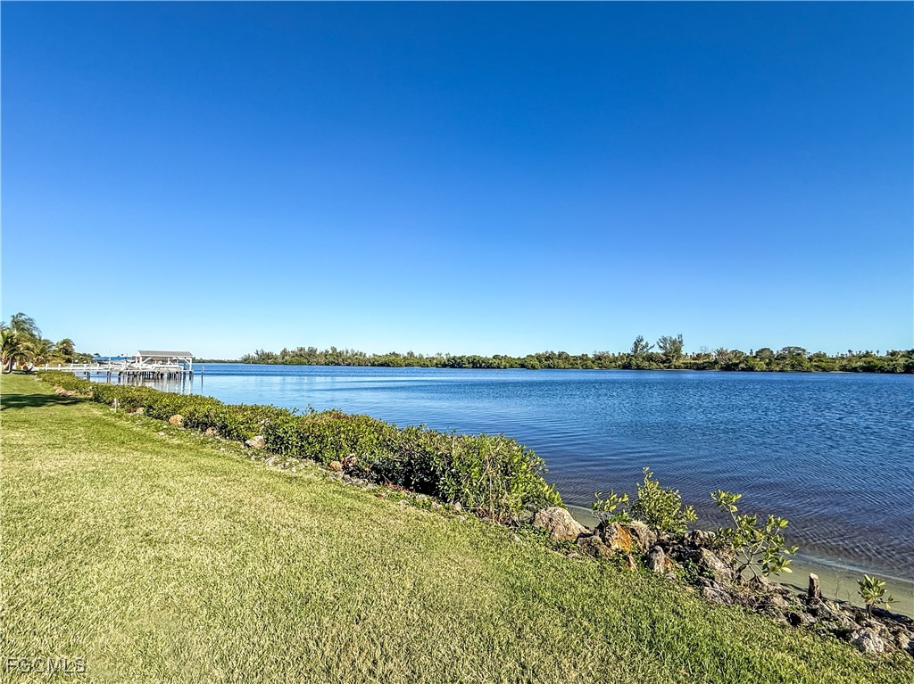 2 Bed Waterfront Home for Sale in North Fort Myers, photo 20