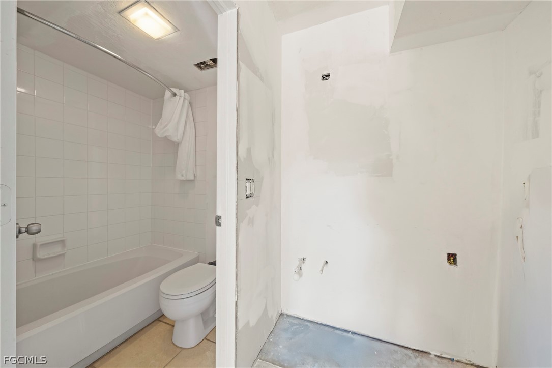1 Bed Waterfront Home for Sale in Captiva, photo 20